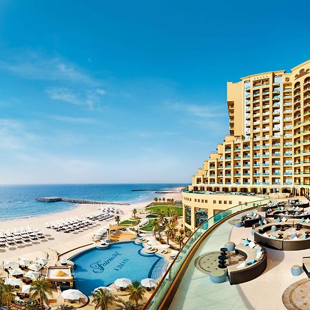 Fairmont Ajman Hotel Buitenkant foto The resort's beach