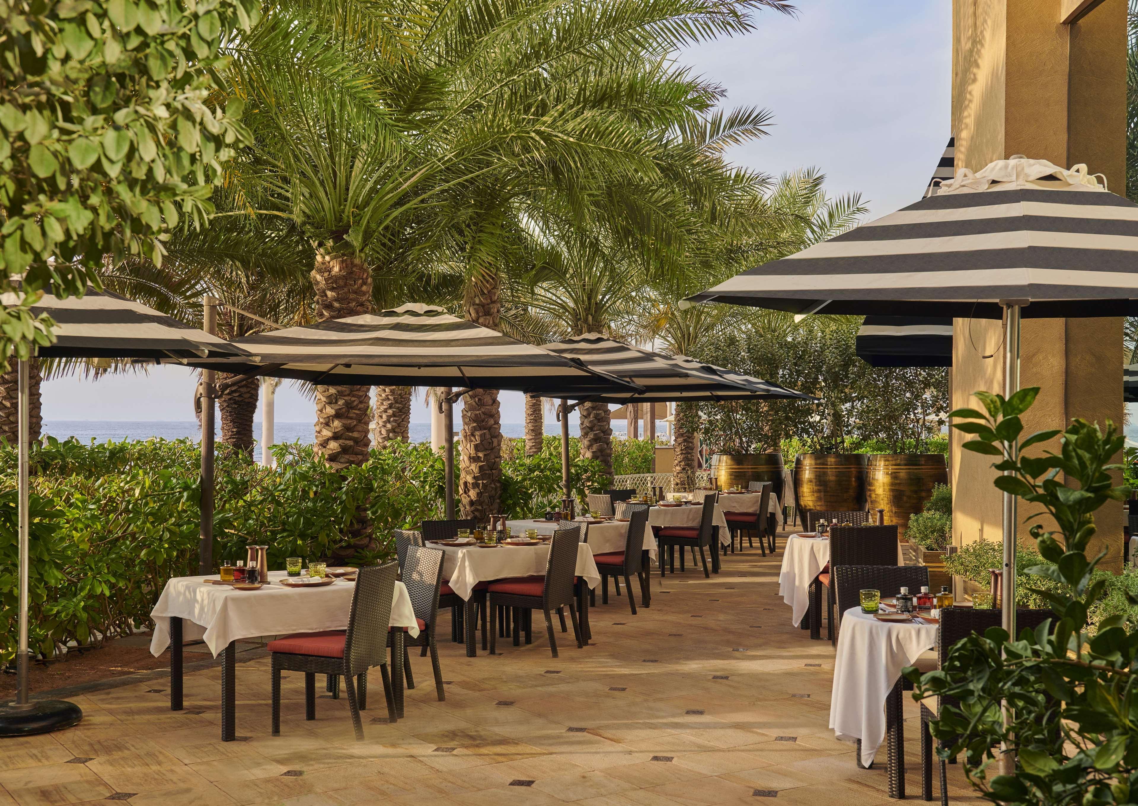 Fairmont Ajman Hotel Buitenkant foto The Beach Restaurant