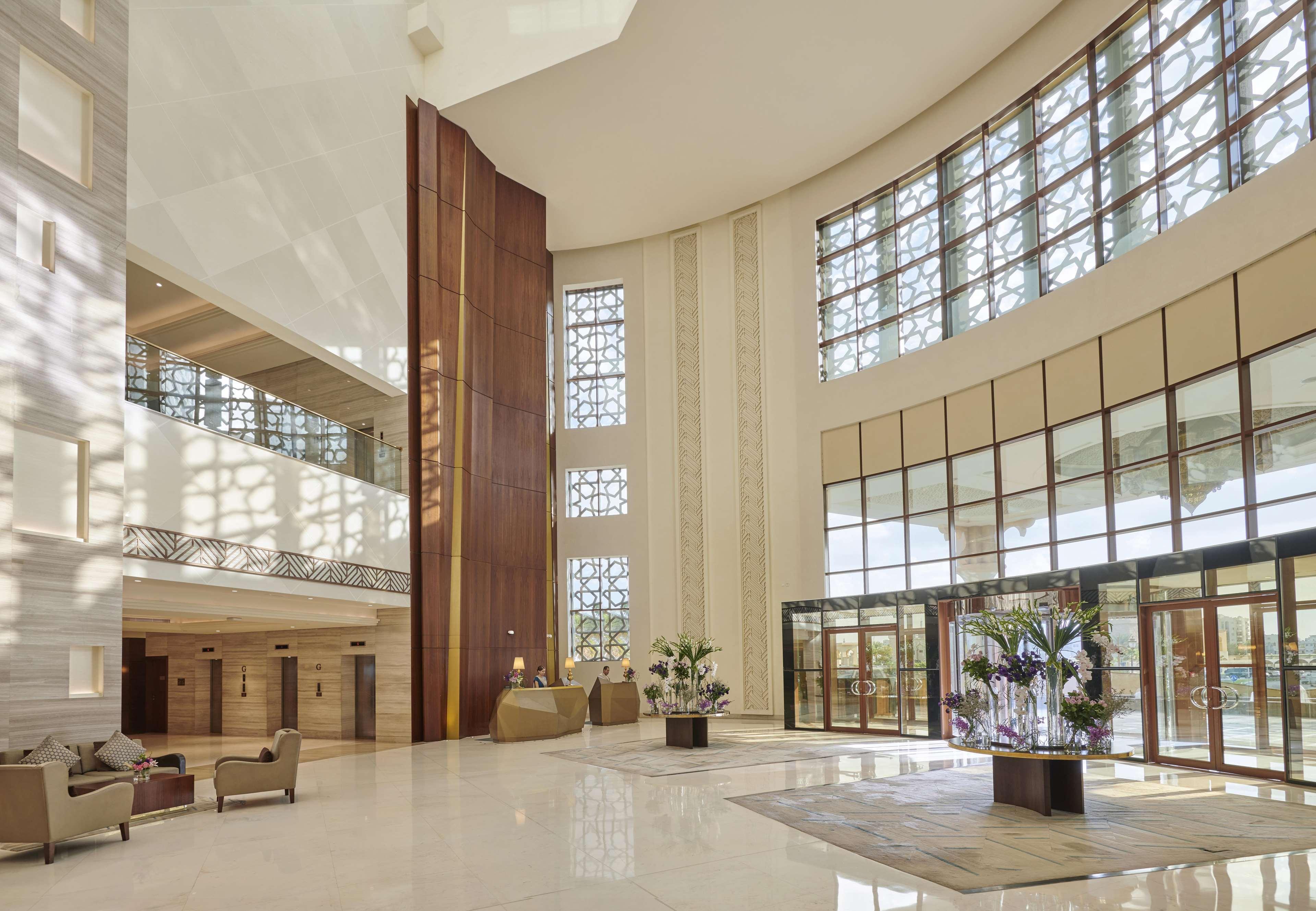 Fairmont Ajman Hotel Buitenkant foto Lobby