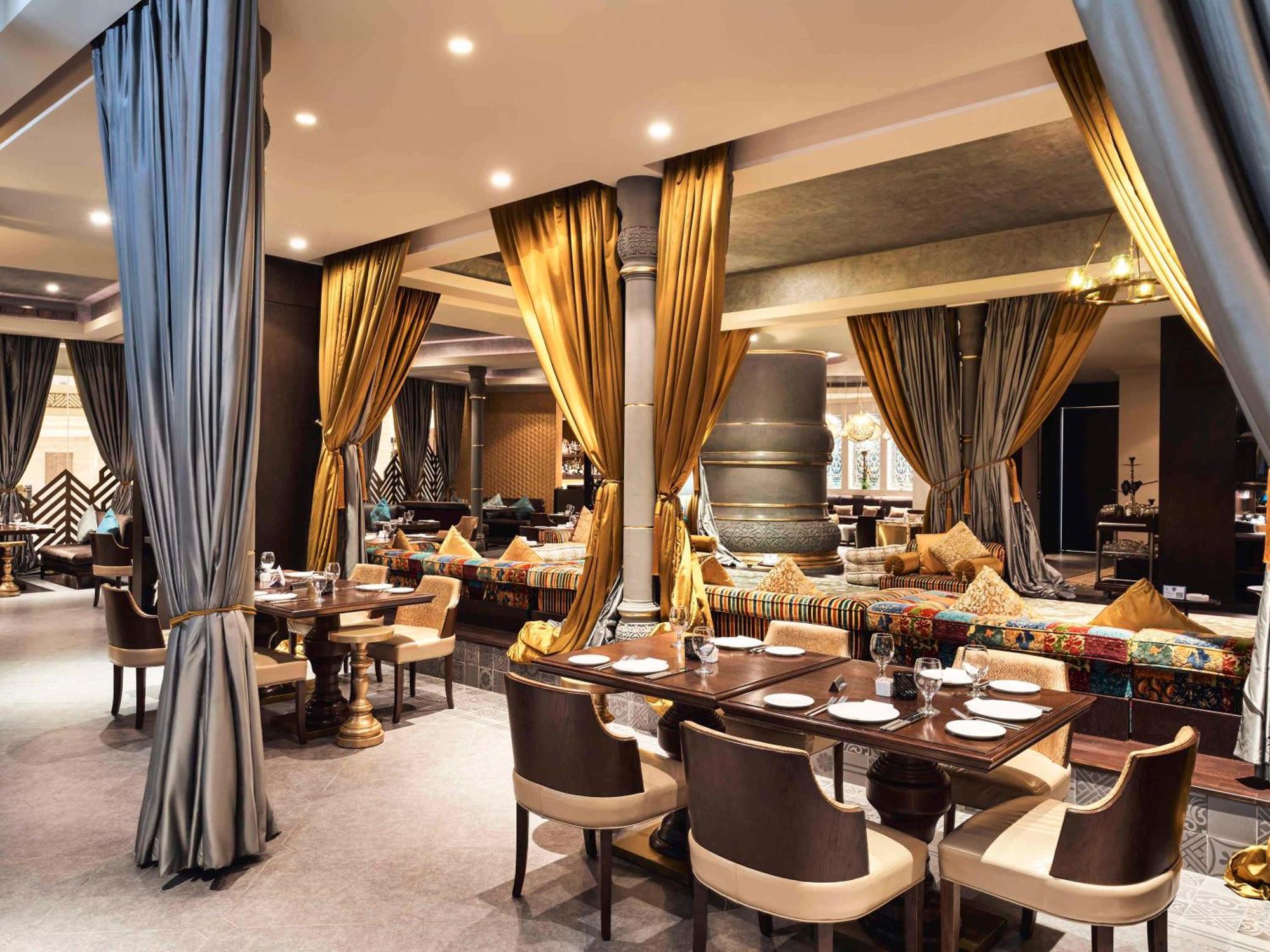 Fairmont Ajman Hotel Buitenkant foto The restaurant