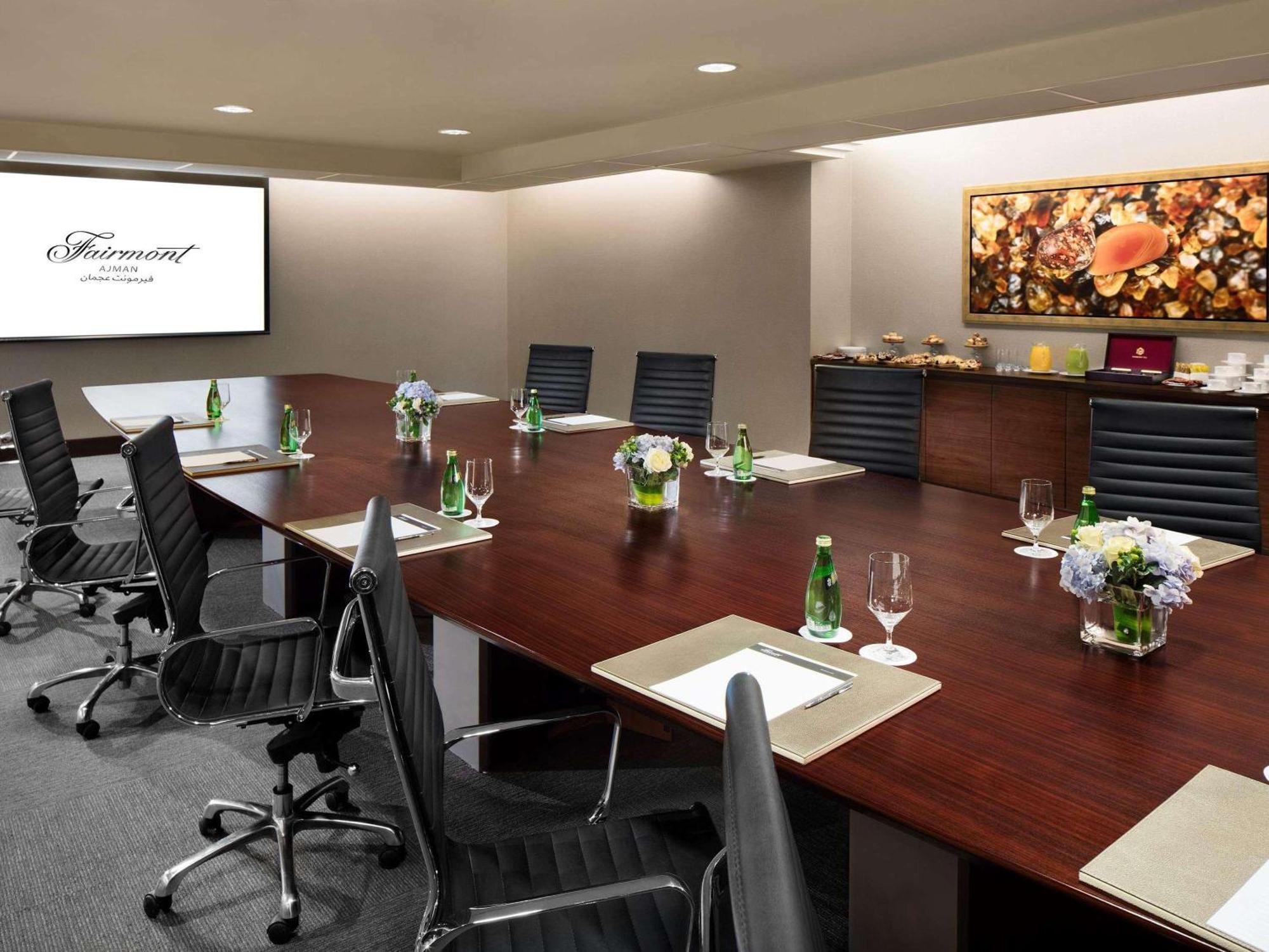 Fairmont Ajman Hotel Buitenkant foto Boardroom at Fairmont Olympic