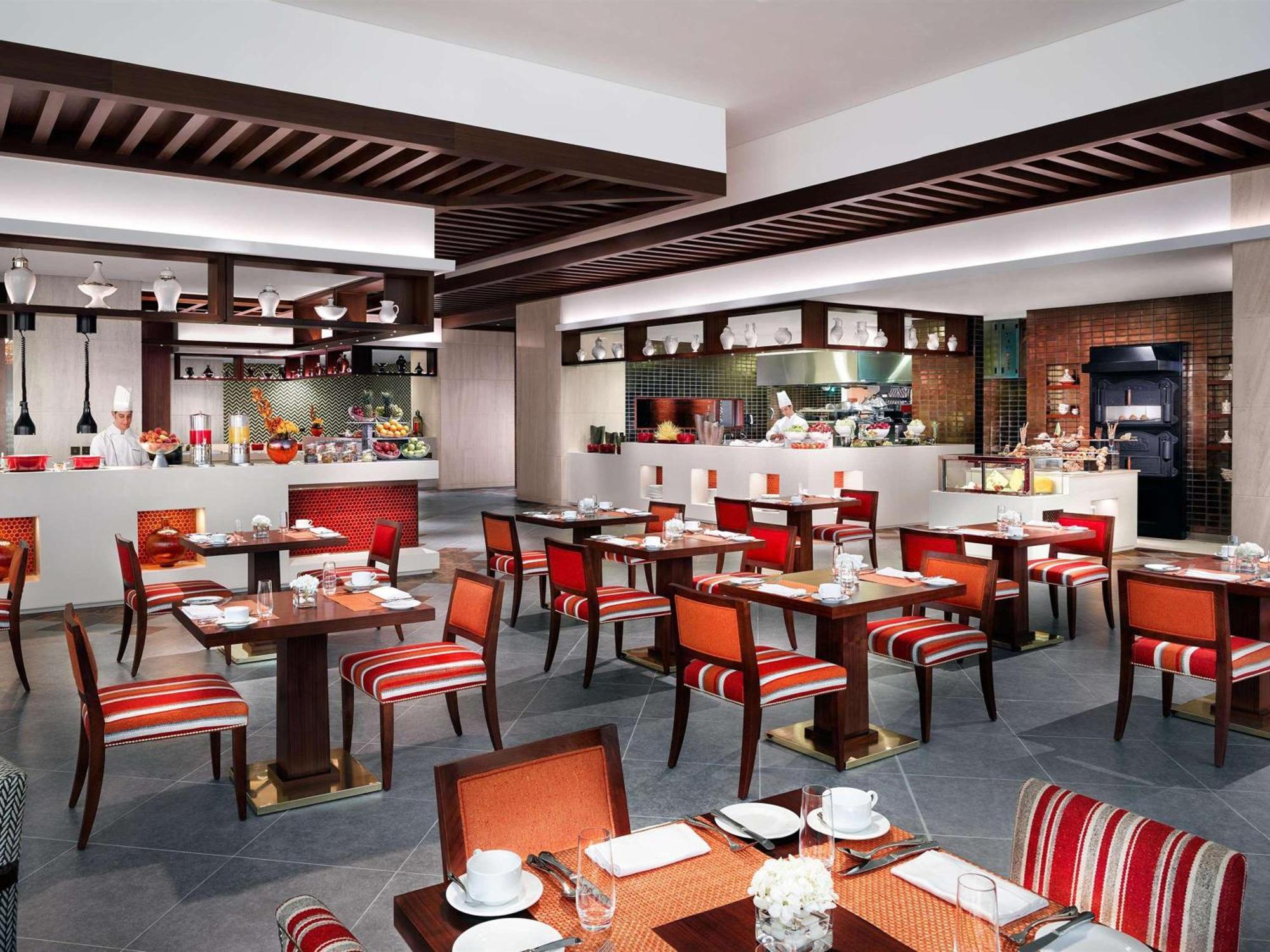 Fairmont Ajman Hotel Buitenkant foto The restaurant