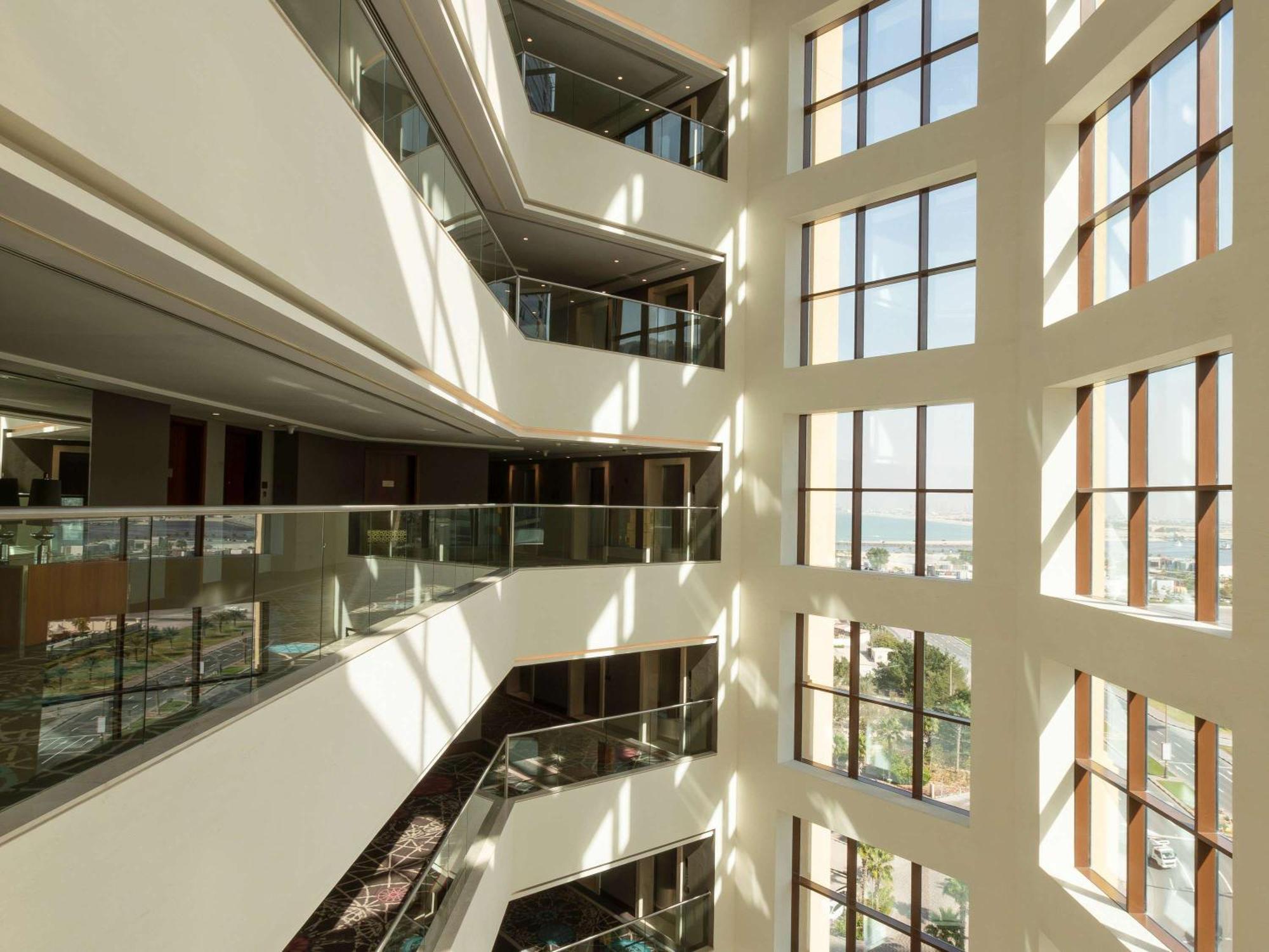Fairmont Ajman Hotel Buitenkant foto Interior of the library