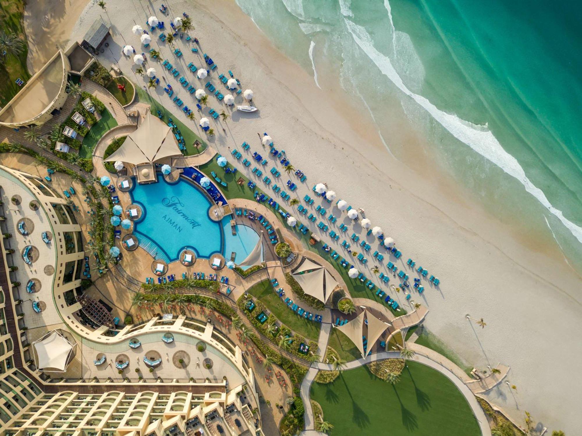 Fairmont Ajman Hotel Buitenkant foto Aerial view of the pool and beach at the Hyatt Regency La Jolla