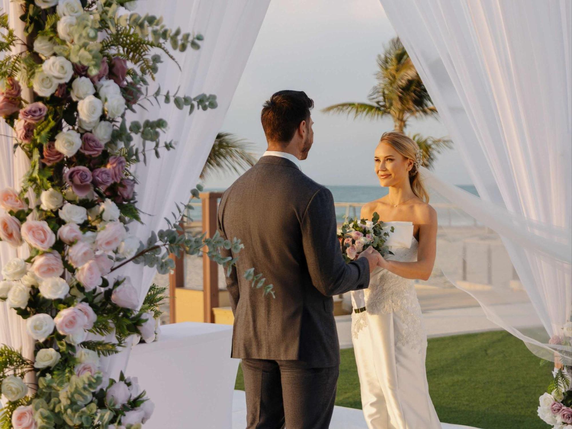 Fairmont Ajman Hotel Buitenkant foto Wedding at the Atlantis Paradise Island