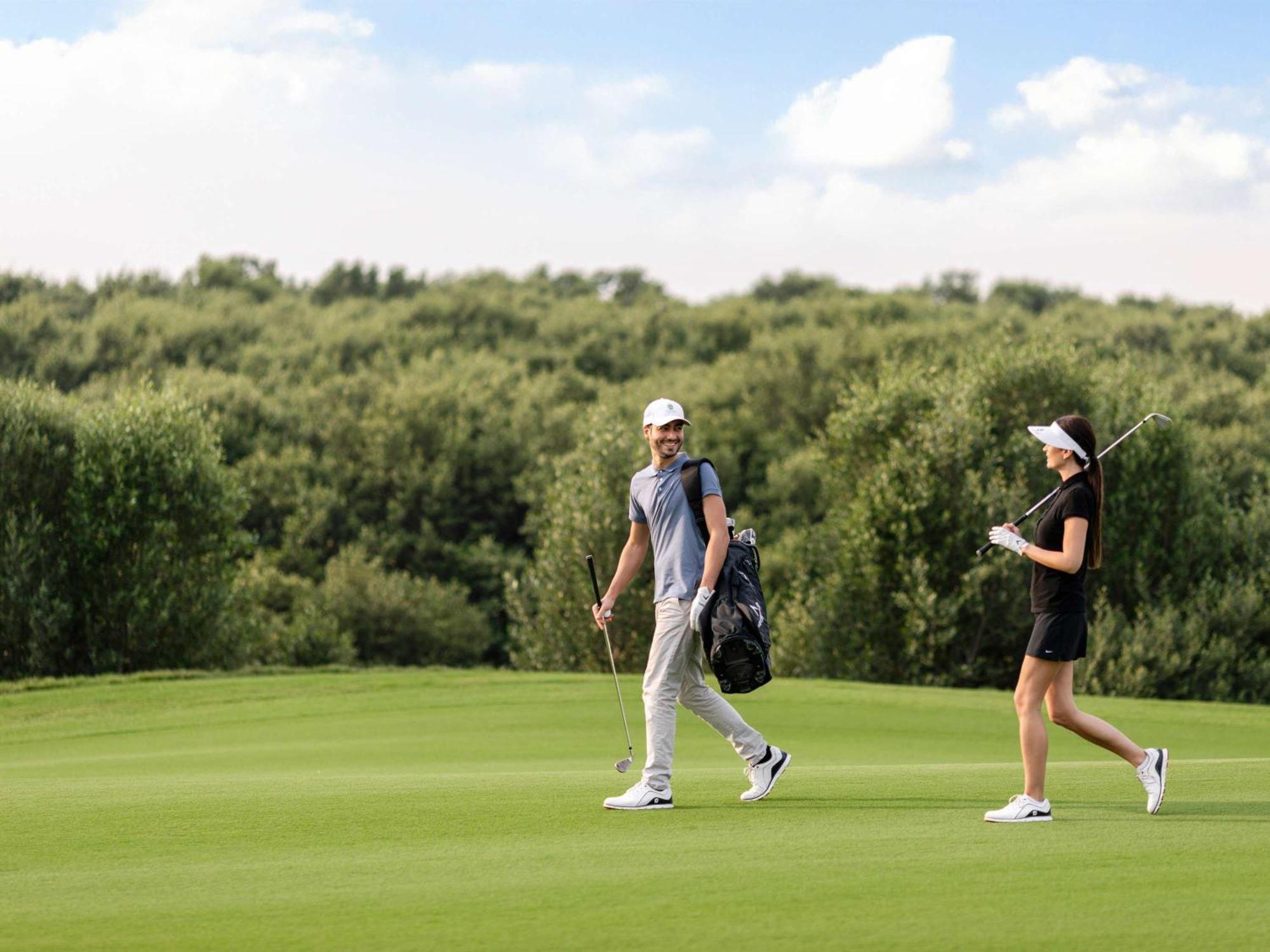 Fairmont Ajman Hotel Buitenkant foto Golfers at the 2019 Women's Open