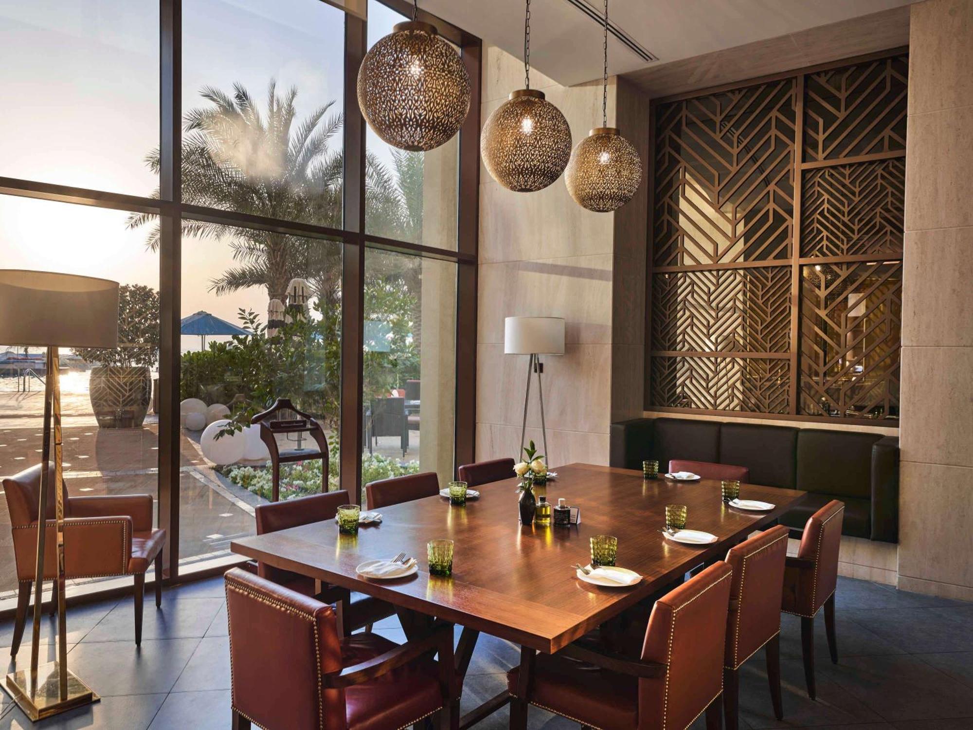 Fairmont Ajman Hotel Buitenkant foto The restaurant