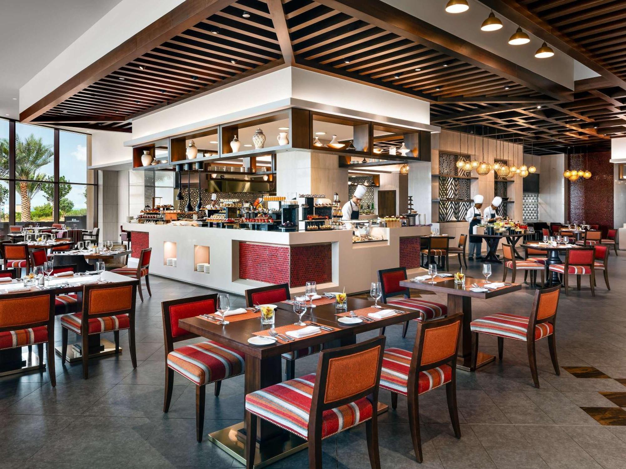 Fairmont Ajman Hotel Buitenkant foto The restaurant