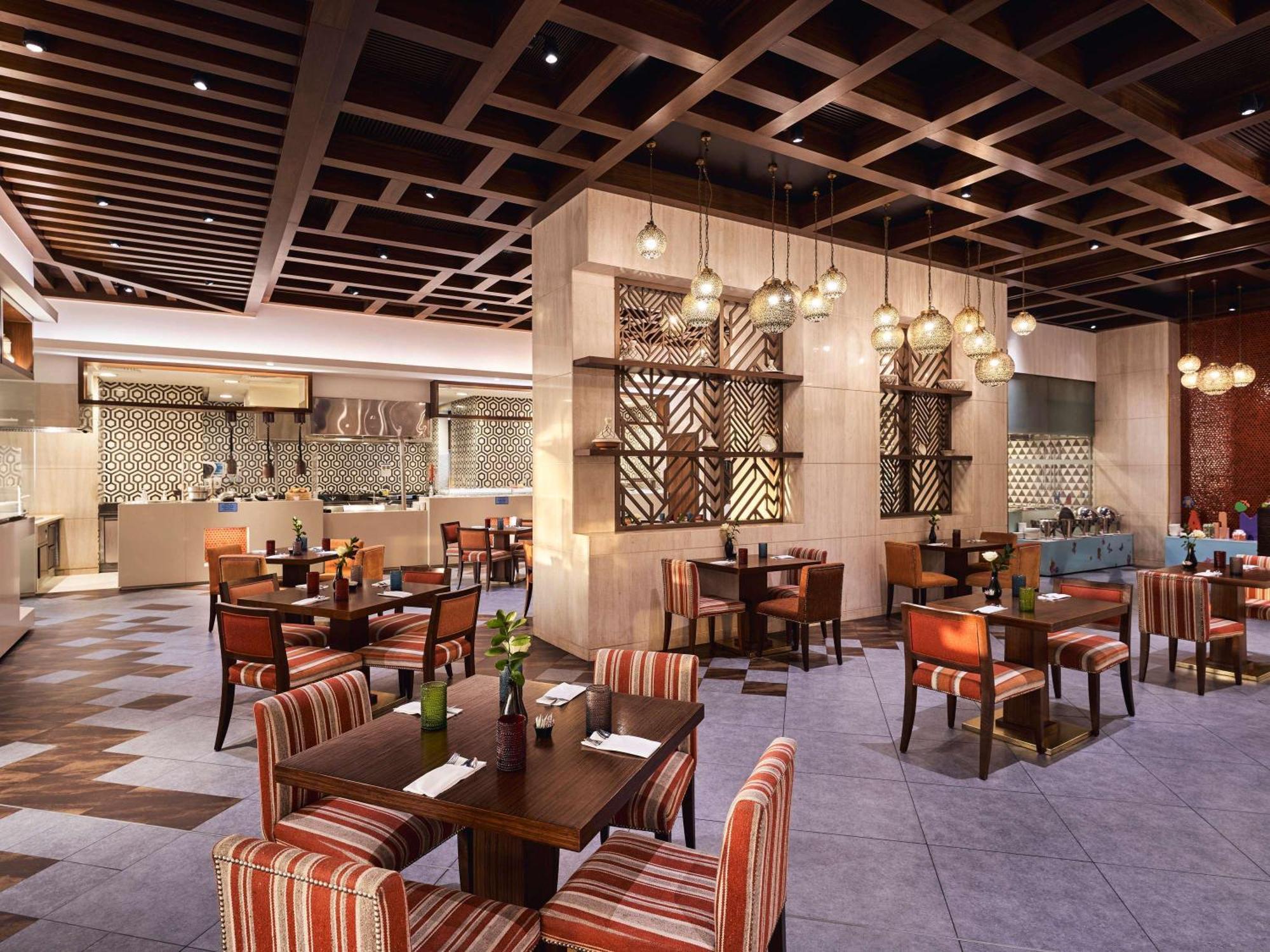 Fairmont Ajman Hotel Buitenkant foto The restaurant
