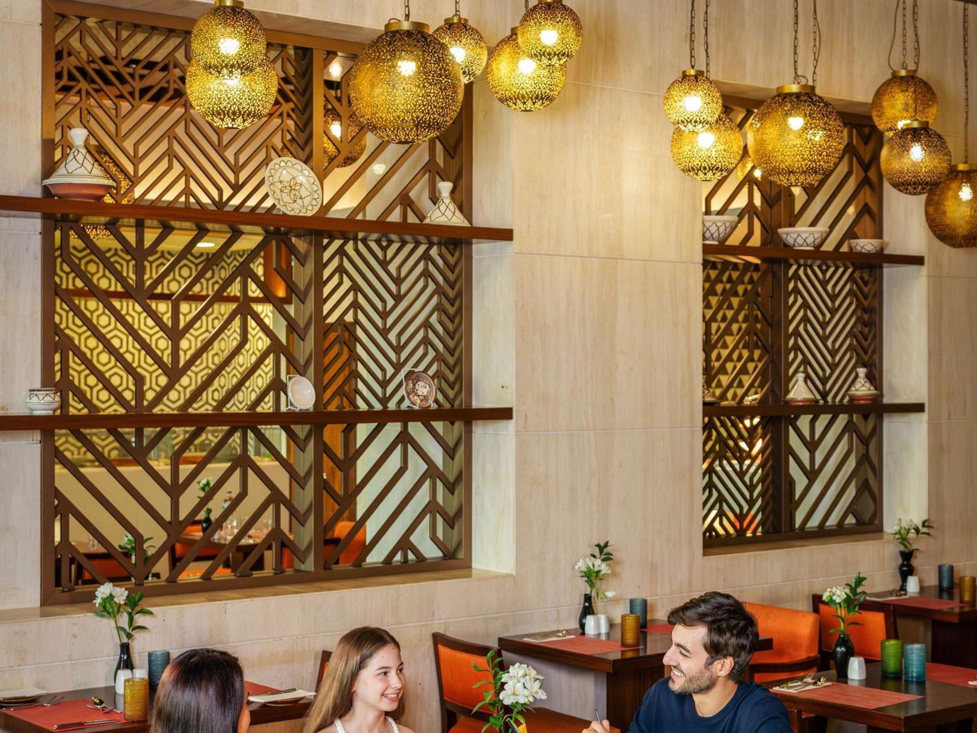 Fairmont Ajman Hotel Buitenkant foto The restaurant