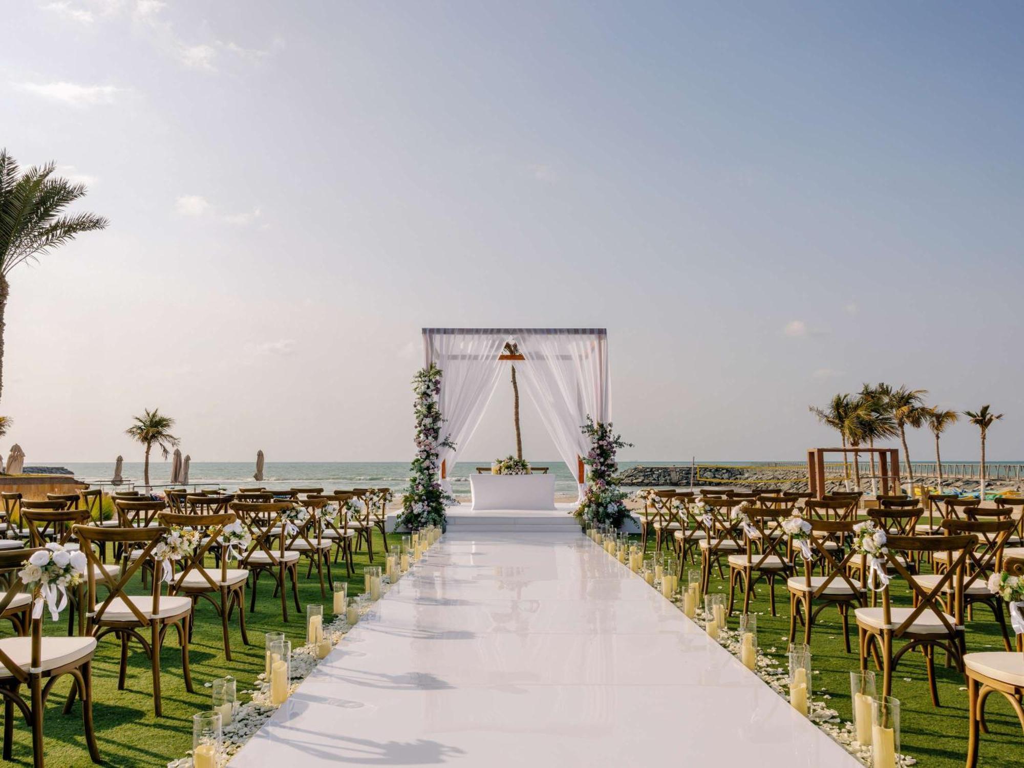 Fairmont Ajman Hotel Buitenkant foto Wedding at the beach